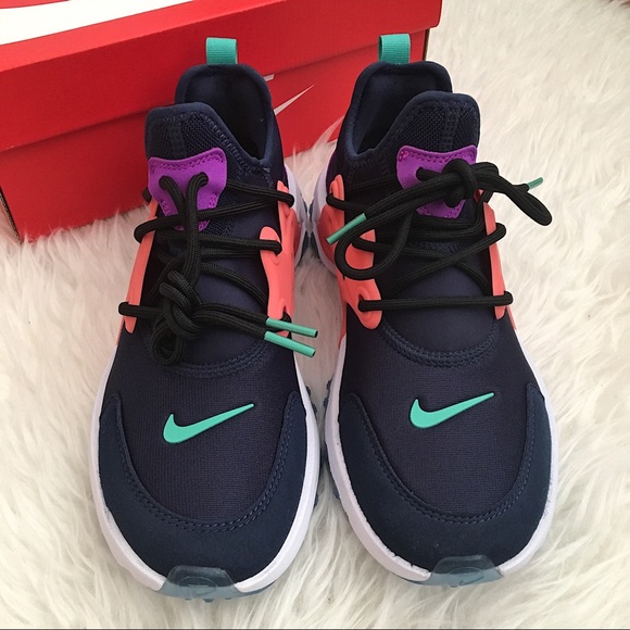 Nike React Presto Women’s Sneakers - Picture 4 of 6